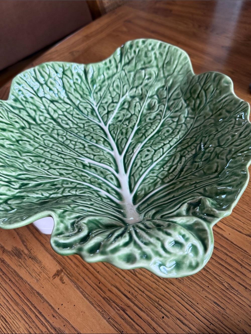 BordalloPinheiroNEWCabbageLeafConcaveSalad FootedBowlHandcraftedPortugalScarce🥬